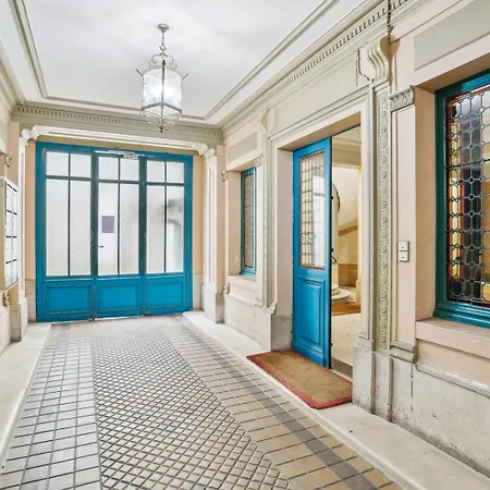 La Cle Des Champs Elysees * Parigi